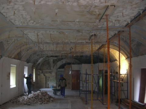 Restauración de la Ermita de la Veracruz en su interior comienzo
